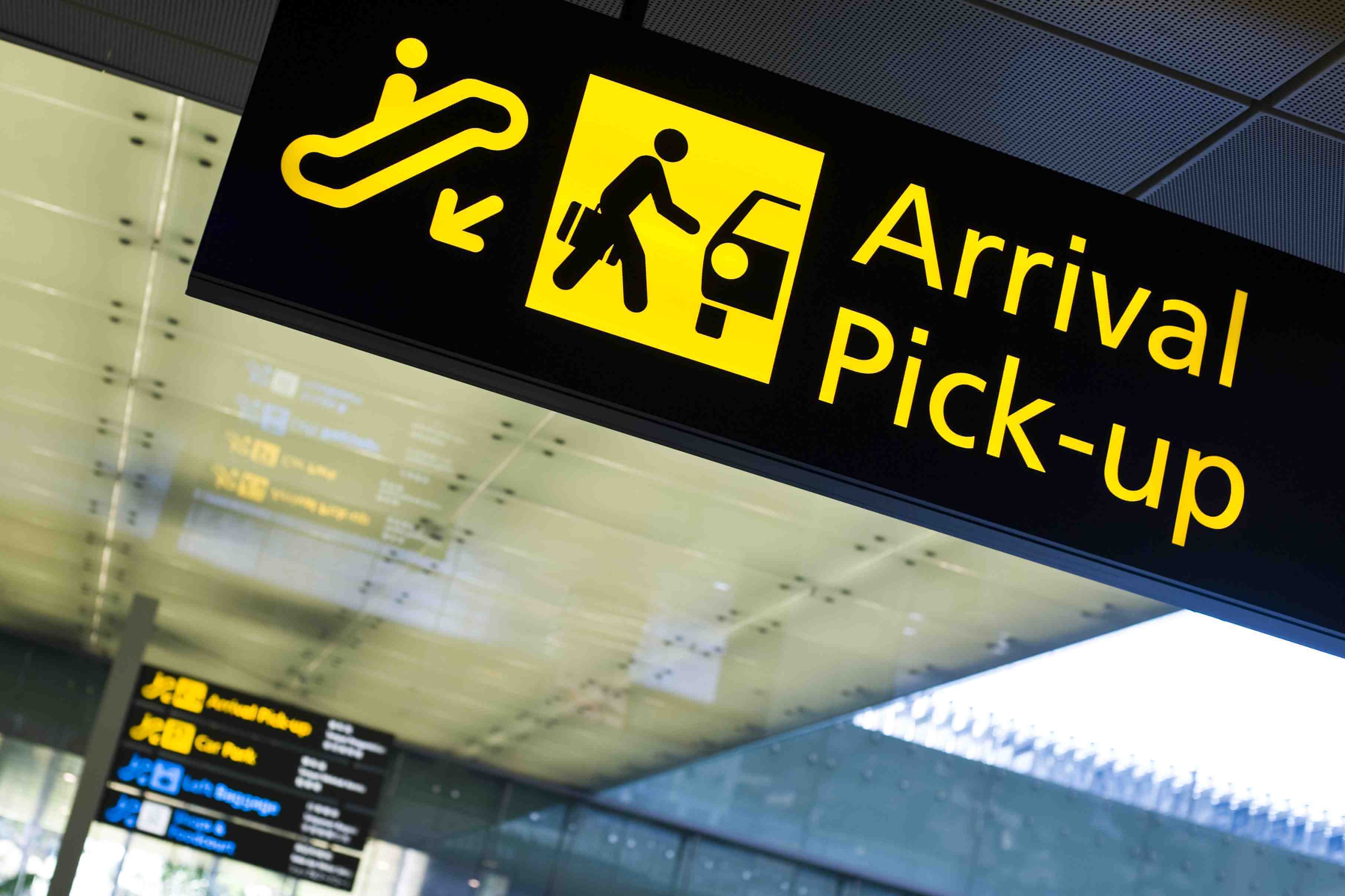 Airport pick-up with LTL - Arrive to your accommodation in comfort