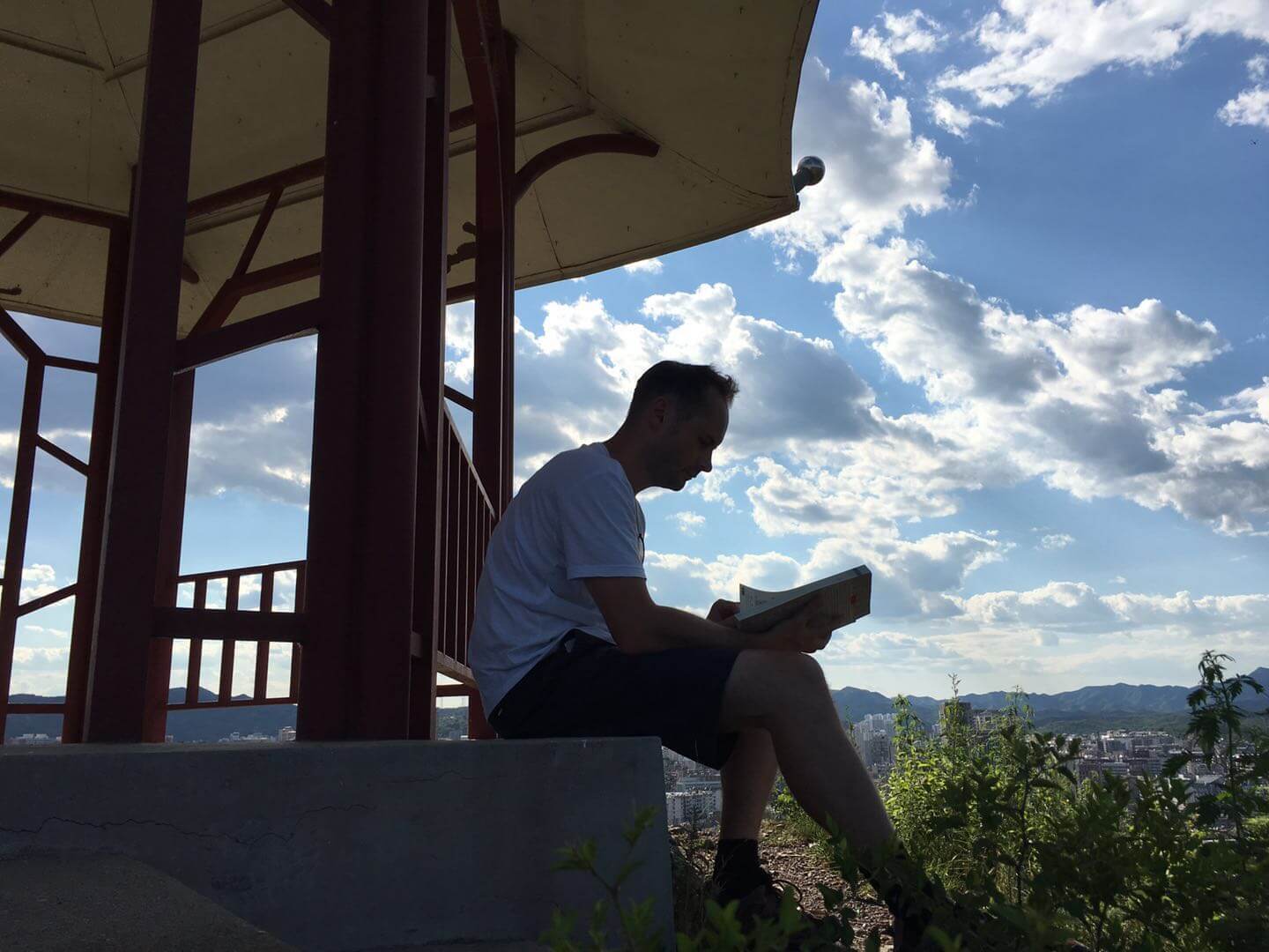 Student sitting outside in Chengde learning Chinese