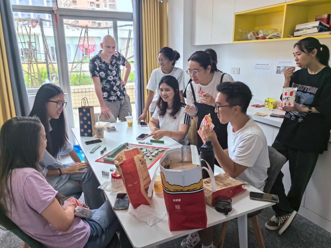 LTL Beihai || Students playing Mahjong