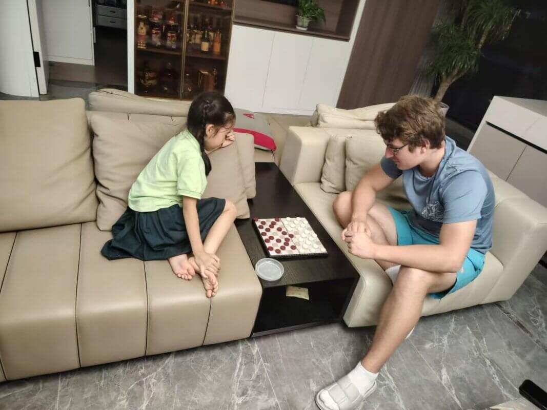 LTL Chengdu || Playing games at Homestay