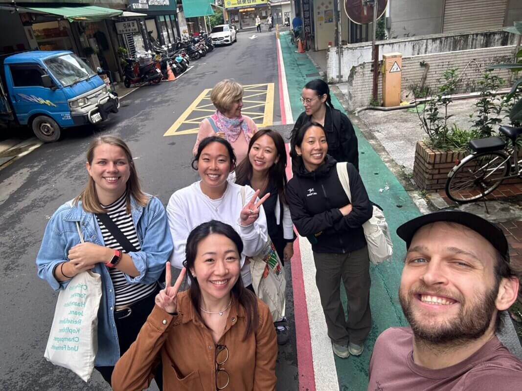 LTL Taiwan || Riona with students